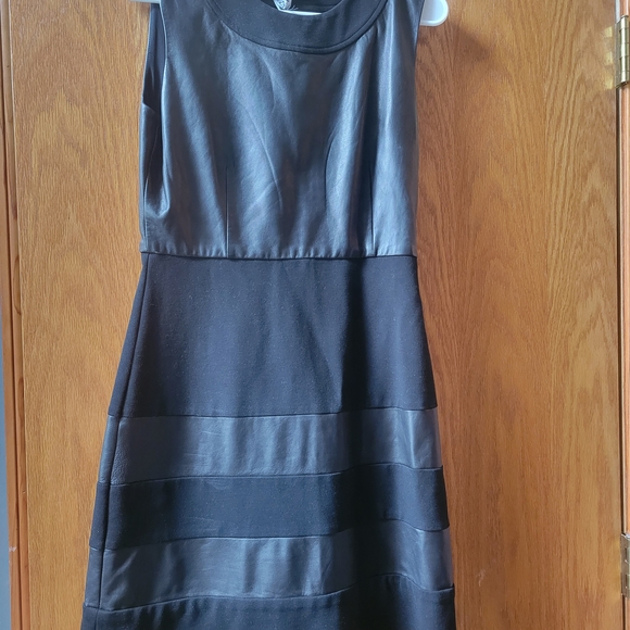 Diane Von Furstenberg Dresses & Skirts - Diane Von Furstenberg Black Sleek Dress